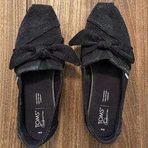 TOMS Women's Sparkling Black Bow Flats Women’s size 9